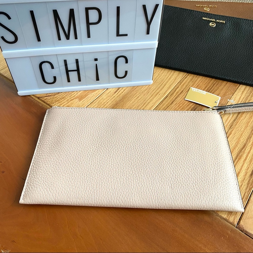 NWT authentic MK leather wristlet blush - Picture 5 of 5